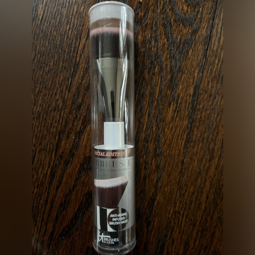 IT cosmetics SPECIAL EDITION AirBrush Full Coverage Complexion Brush